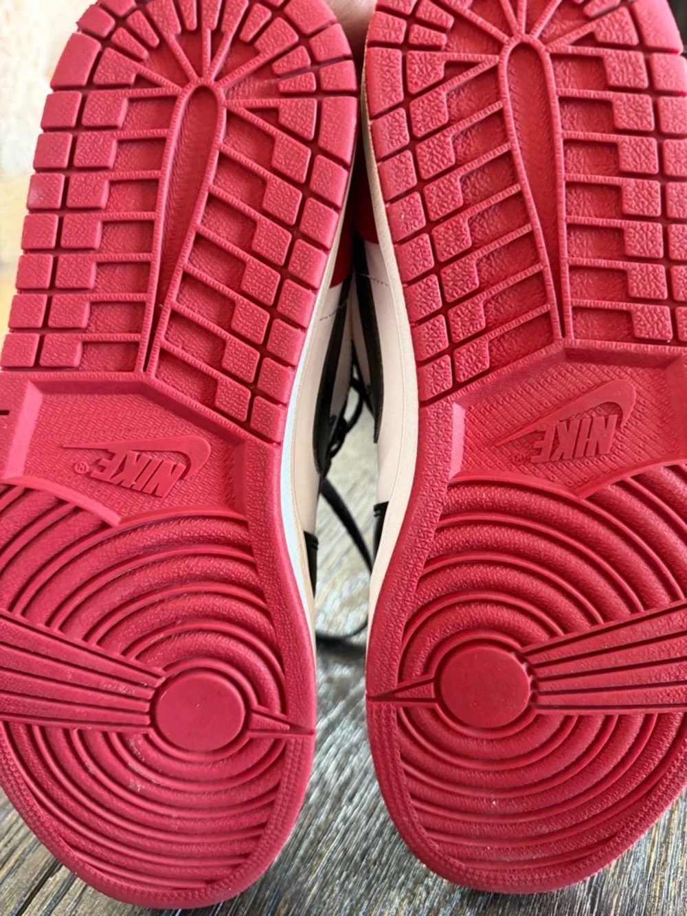Nike Jordan 1 Low Bred Toe Size 11 Gym Red White Black Chicago